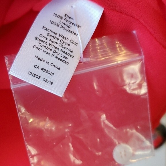 NWOT TALBOTS RED TOP SIZE MEDIUM RUFFLE NECK GROSGRAIN CRINKLE - Picture 6 of 10